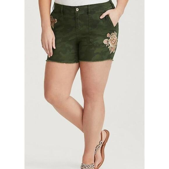 Torrid Olive Green Camouflage Embroidered Floral Frayed Hem Shorts - Picture 2 of 9